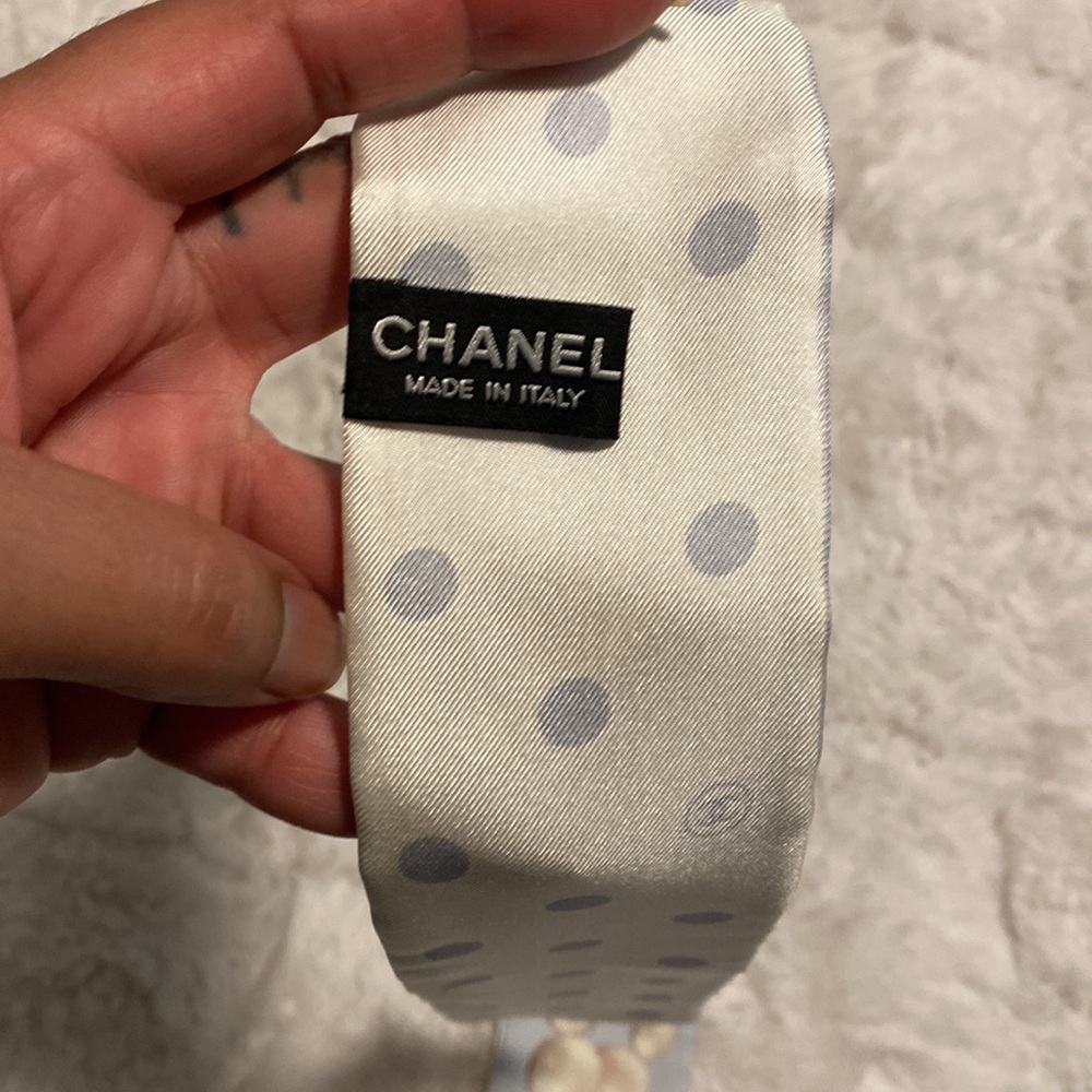 SALE❗️Pre-owned Authentic Chanel Bandeau scarf - Picture 6 of 12